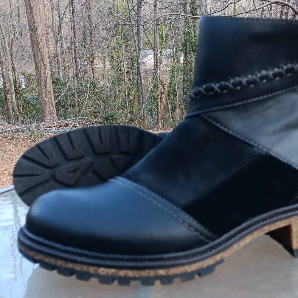 Women's Earth Elements Taylen Black Leather Ankle Boots Size 8.5
